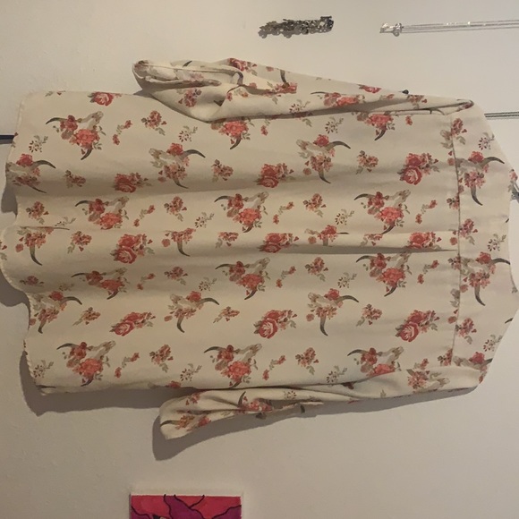 Floral Bull Blouse - Picture 5 of 5